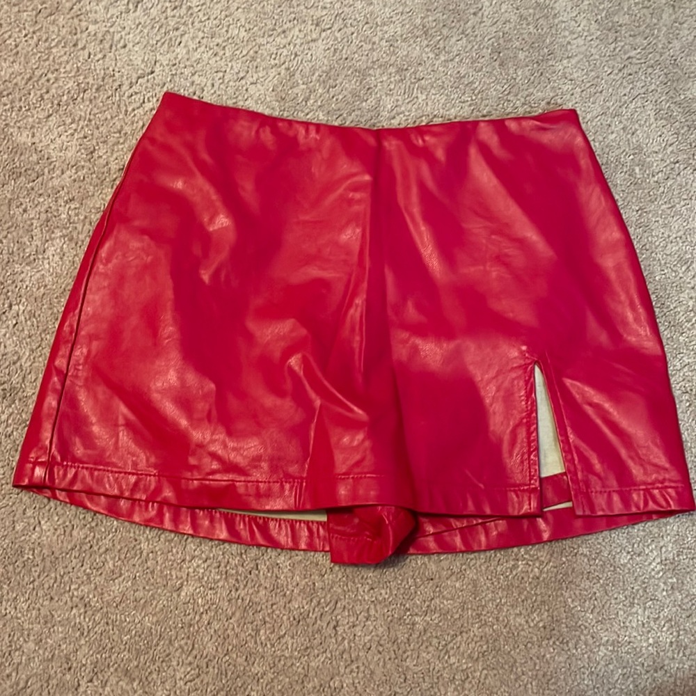 RED LEATHER SKORT — SMALL